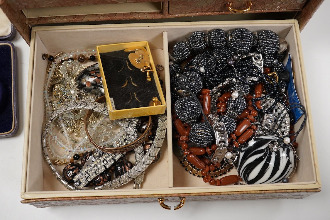 A 9ct gold bracelet, 18cm, 3.5 grams and a quantity of silver, white metal, 925 and costume jewellery, a gold plated half hunter pocket watch contained in a jewellery box.